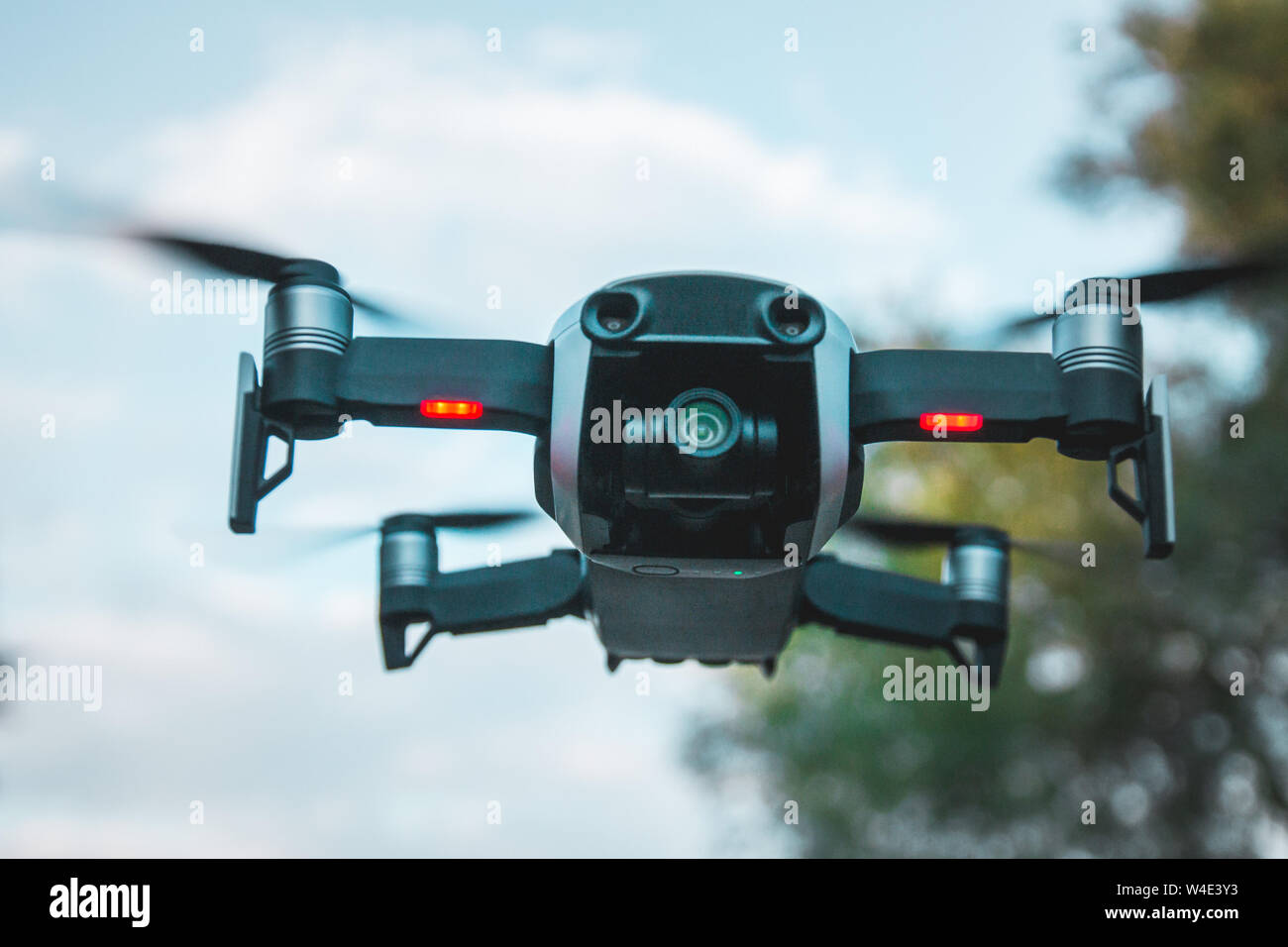 Vilnius, Litauen - 8. Juni 2019: DJI MAVIC LUFT - Drone mit Kamera, auf einem 3-Achs Gimbal montiert. Stockfoto