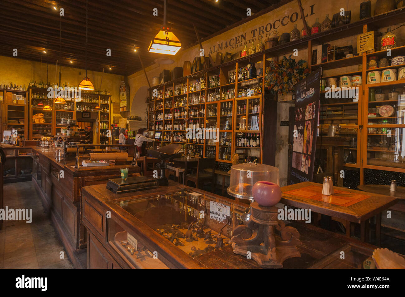 Guatemala, Antigua, Calle 5 a, Wein Shop Interior Stockfoto