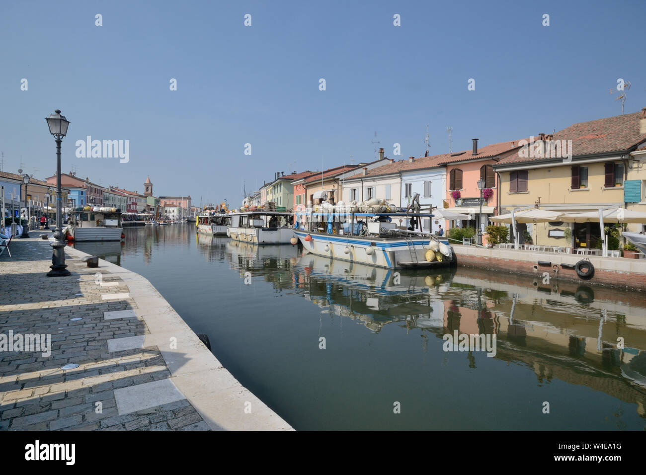 Malerischer Blick auf die 'Porto Canale Leonardesco, den alten Hafen von Cesenatico an der italienischen Adria Küste Stockfoto