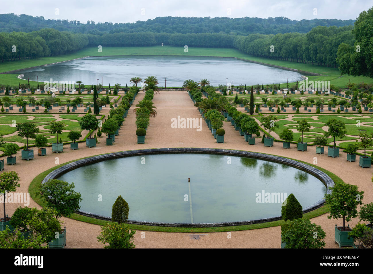 Die Orangerie gesehen aus dem Süden Parterre mit den Teich von der