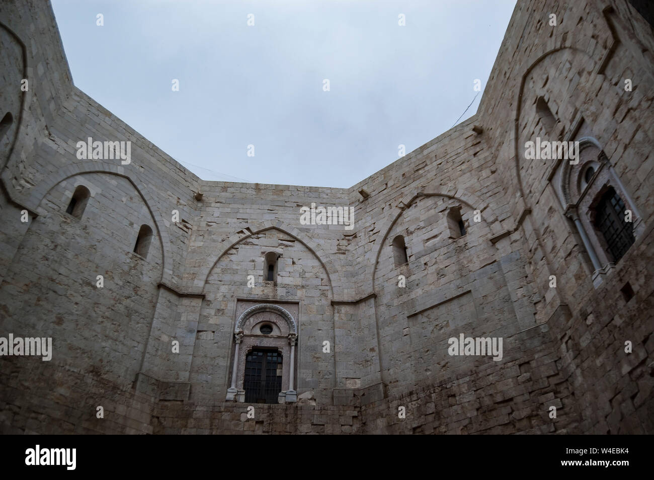 Castel del Monte, das berühmte Schloss in Apulien im Südosten Italiens Stockfoto