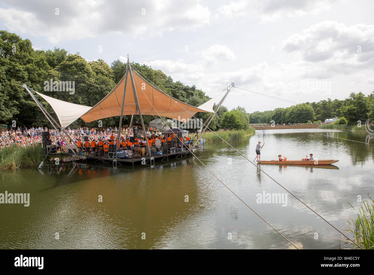 Einen allgemeinen Überblick über Tag 3 des2019 Latitude Festival in Henham Park. Stockfoto