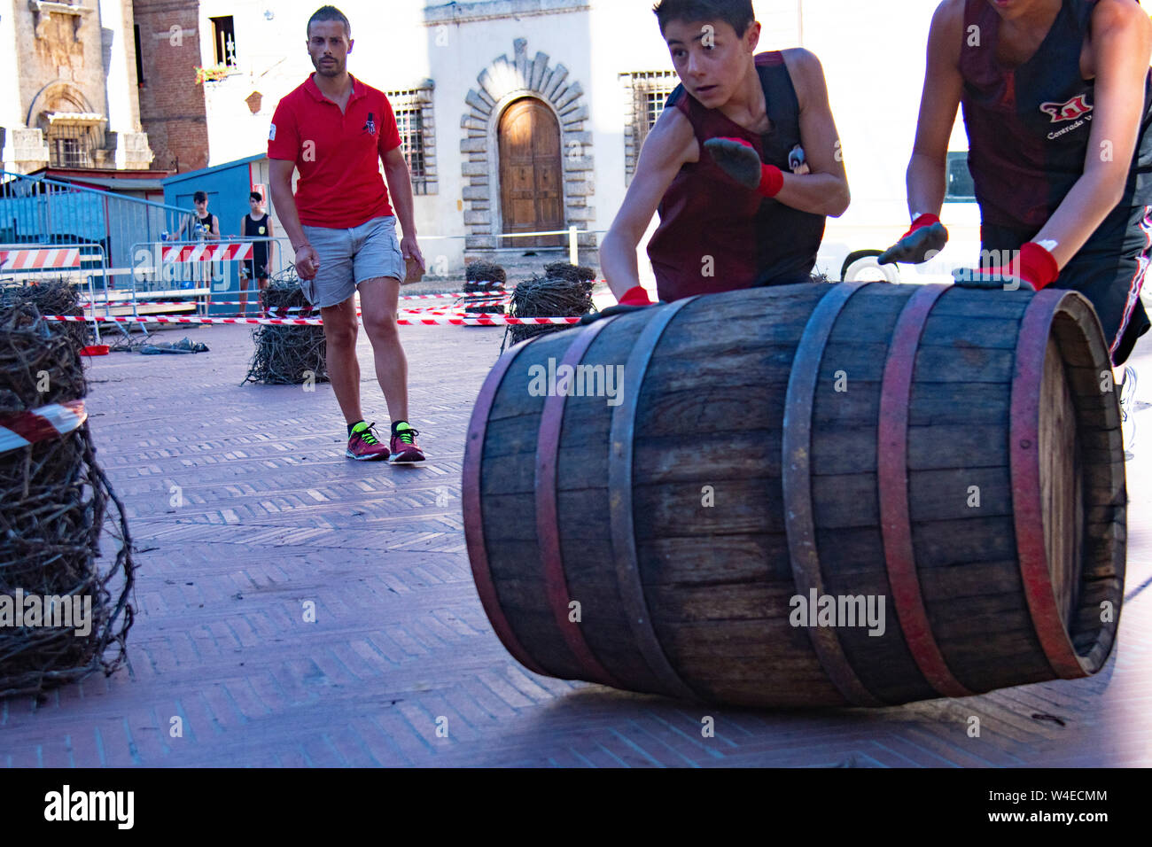 Jugend Weinfass Rennen in Montepulciano, Italien Stockfoto