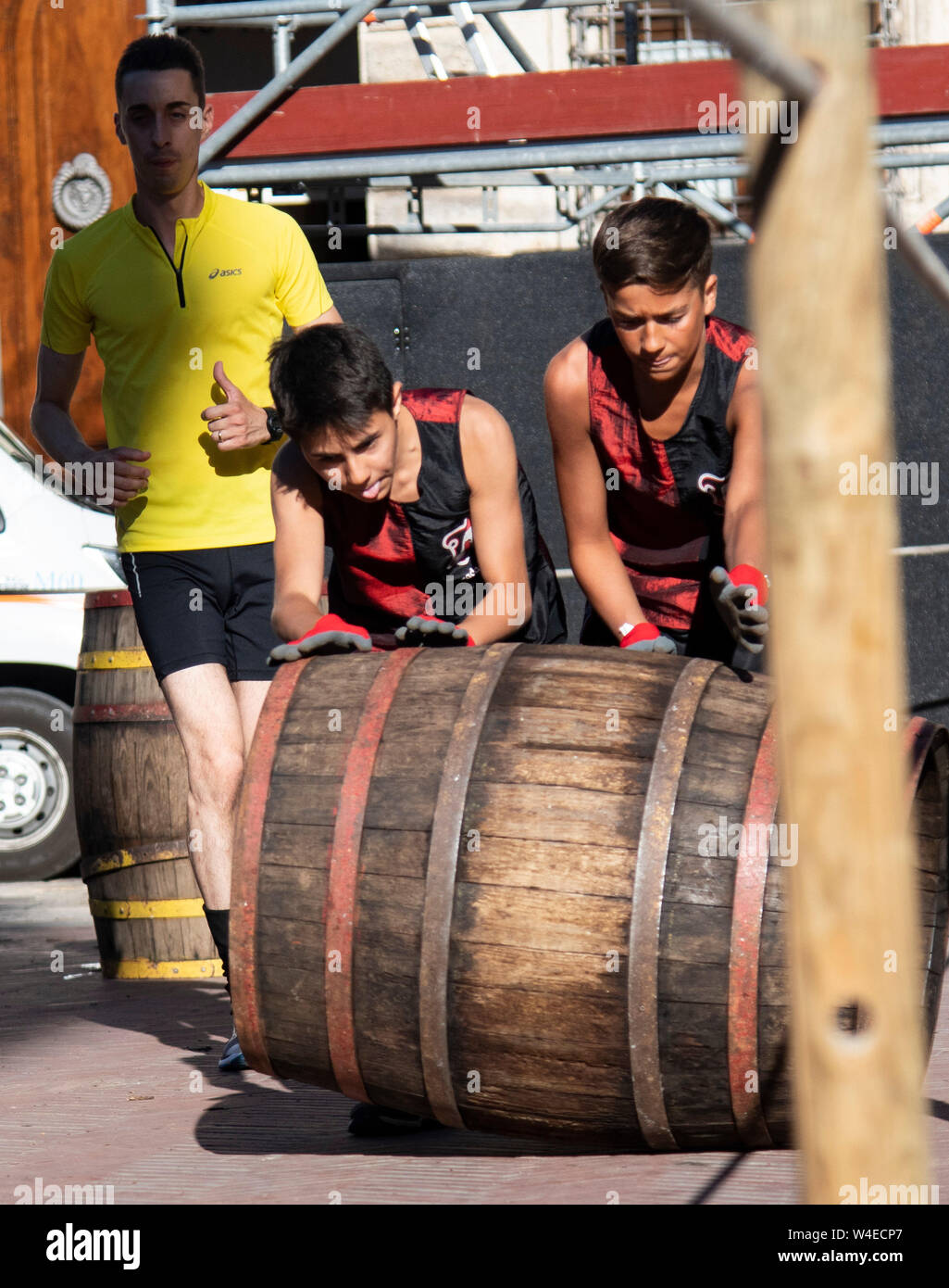 Jugend Weinfass Rennen in Montepulciano, Italien Stockfoto