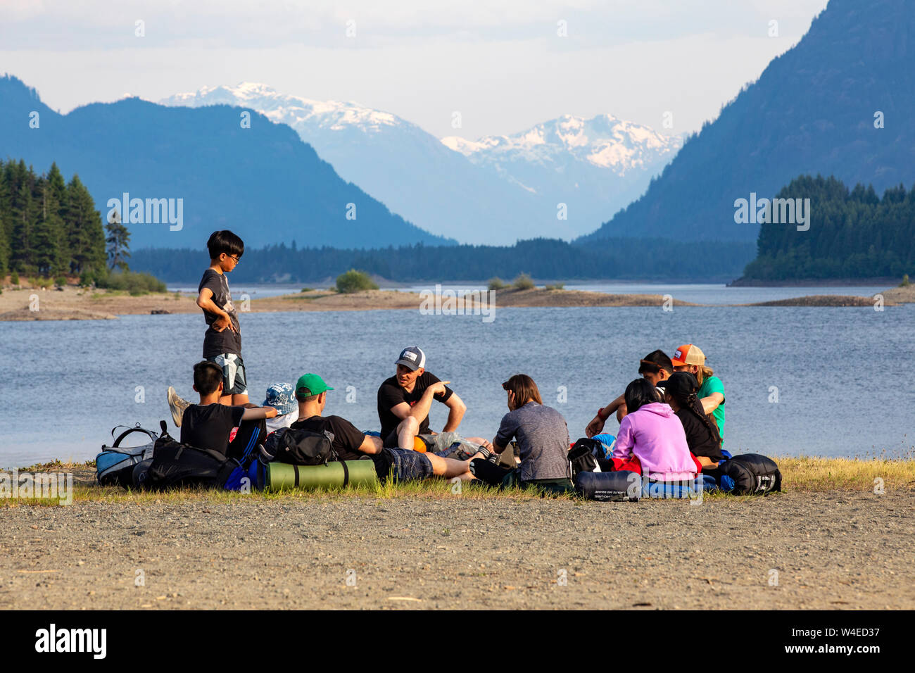 Gruppe von Kindern im Strathcona Park Lodge und Outdoor Education Center in der Strathcona Provincial Park, in der Nähe von Campbell River, Vancouver Island, Britisch Stockfoto