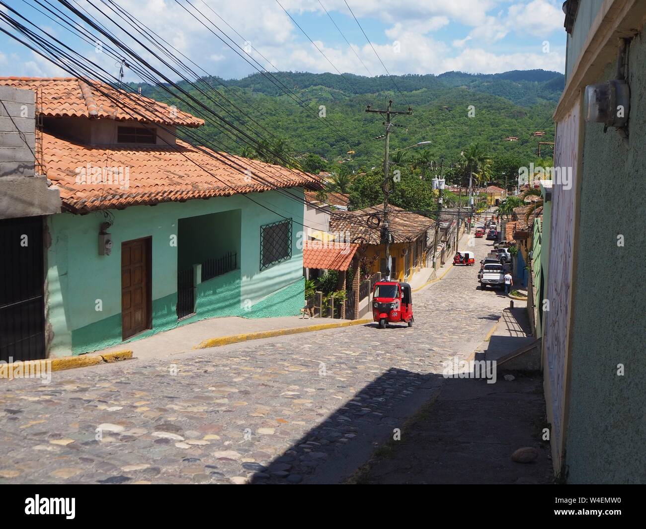Straße der Zentralamerikanischen Dorf oder Stadt. Copan in Honduras. Stadt neben Ruinen. tropische Stadt. Karibik. Stockfoto