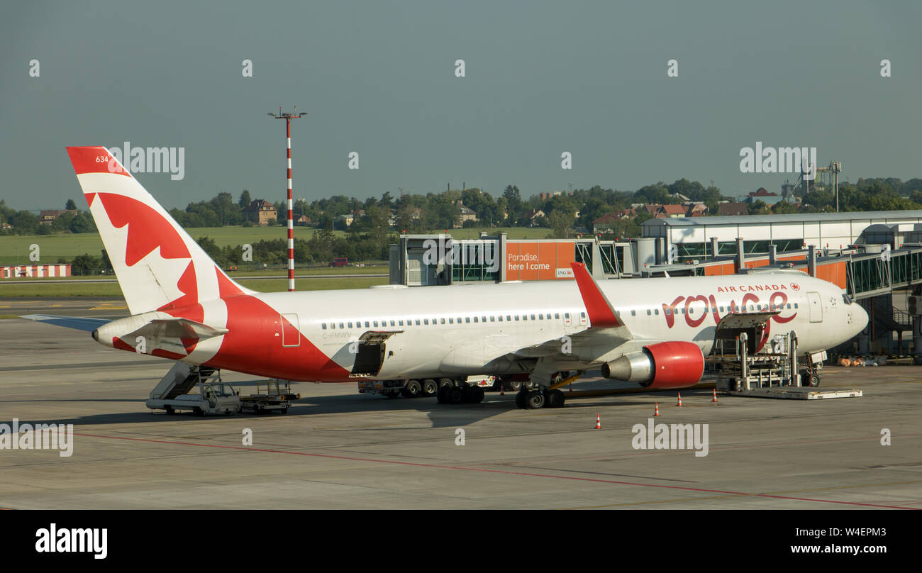 Prag, Tschechische Republik, Jun 06 2019, Flugzeug der Air Canada Unternehmen stehen am Flughafen Prag. Stockfoto