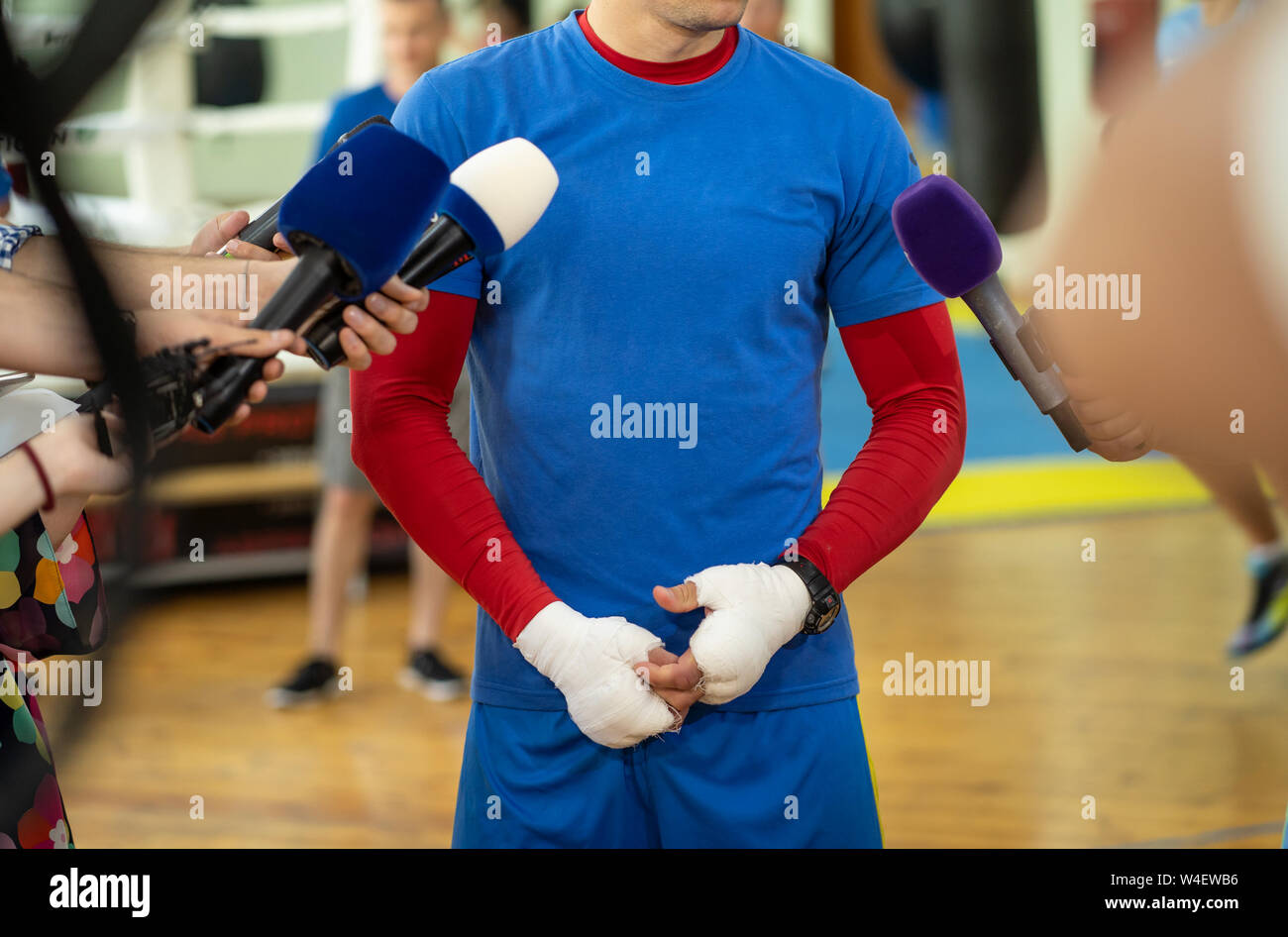 Boxkämpfer gibt ein Interview Stockfoto