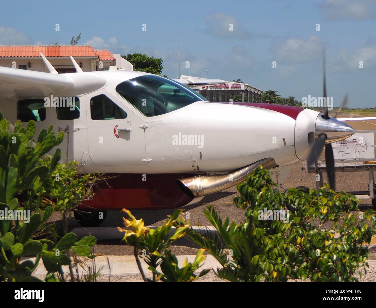 Cessna 208b Flugzeug Air Craft, auf ambergris Flughafen warten auf Touristen Board für ein Blaues Loch flight Tour zu. Stockfoto