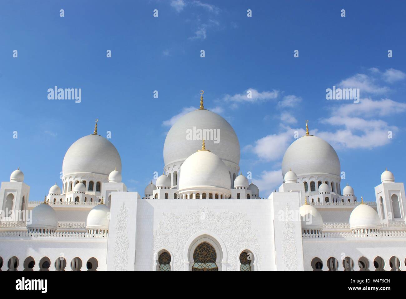 Unterschiedliche Kuppeln der Sheikh Zayed Grand Moschee, Abu Dhabi, VAE Stockfoto
