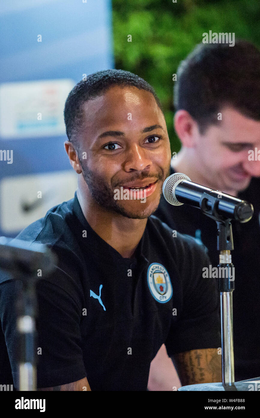 Hongkong, China. 23. Juli, 2019. Premier League Club Manchester CityÕs star player Raheem Sterling (dargestellt) und Manager Pep Guardiola erfüllen die chinesischen Medien im Grand Hyatt Wan Chai. Credit: Hong Kong Foto News Alamy leben Nachrichten Stockfoto