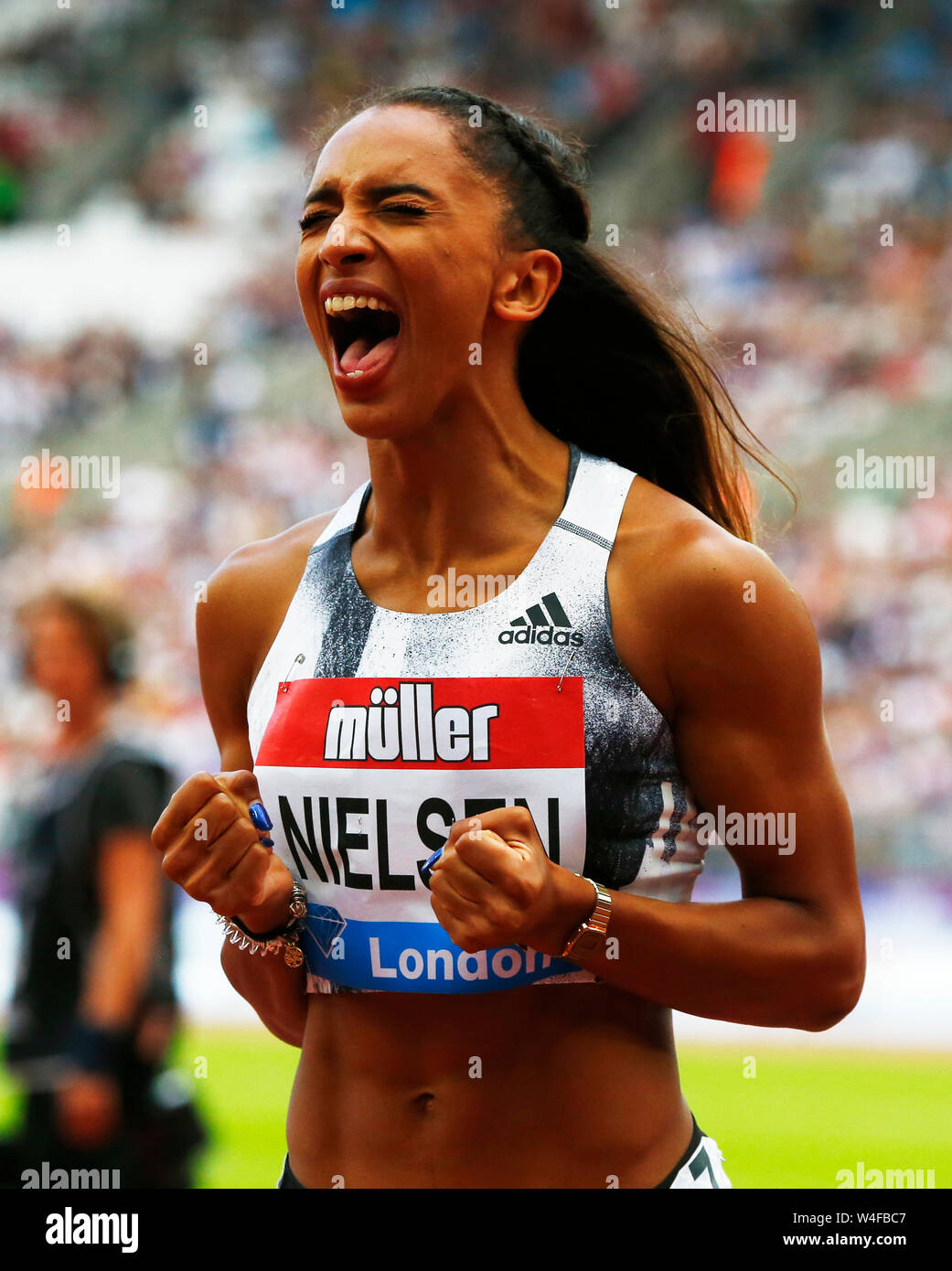 LONDON, ENGLAND. 20. Juli: Laviai Nielsen (GBR) konkurrieren in 400 m Frauen und schlägt sie Personal beste Zeit von 51.21 bis 40.6 während des Tages eine der Mu Stockfoto