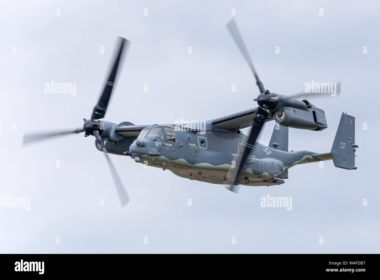 Bell Boeing V-22A Osprey 11-0051 von der US Air Force auf der Royal International Air Tattoo Airshow, RAF Fairford, Großbritannien. Transformatorebene Stockfoto