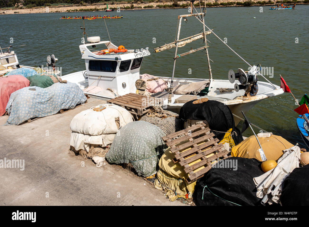 Boot vertäut Fluss Stockfoto