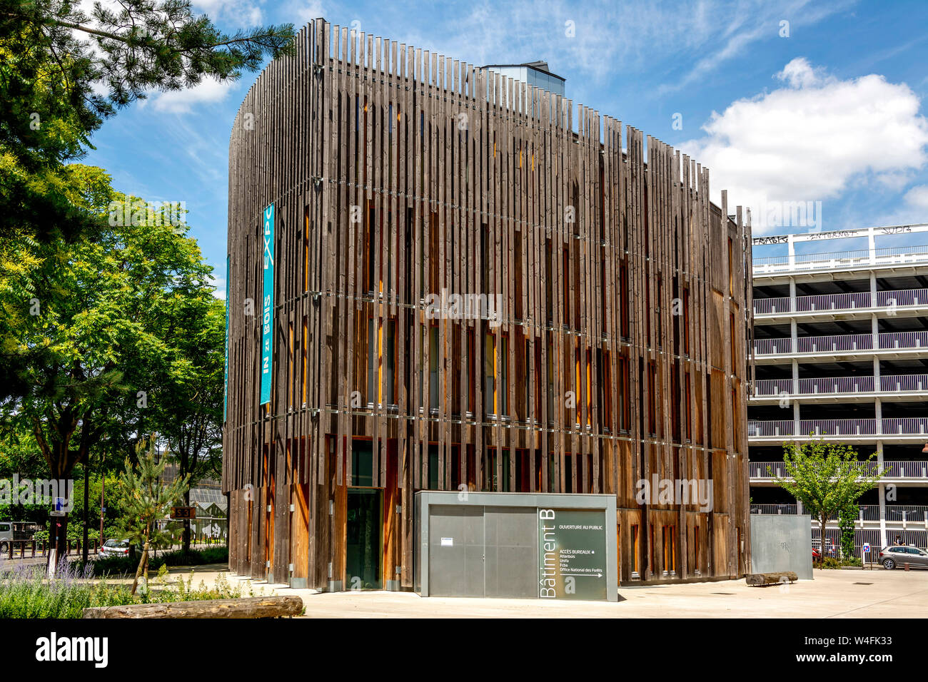 Gebäude aus Holz Bâtiment B in Nantes, Loire Atlantique. Pays de la Loire. Frankreich Stockfoto