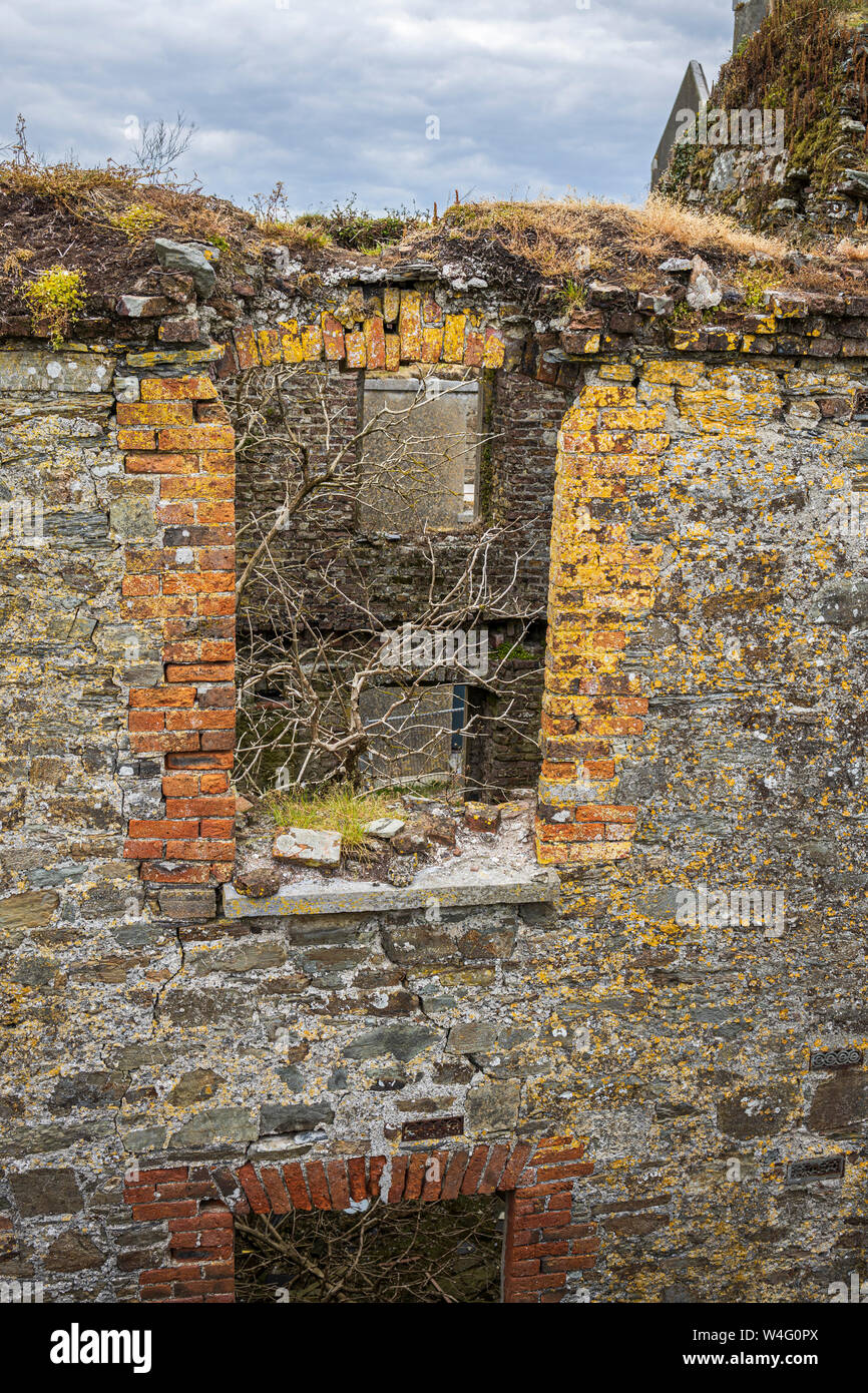 Einstürzende Fenster und Wände in Charlesfort, Summercove, Kinsale, County Cork, Irland, Stockfoto