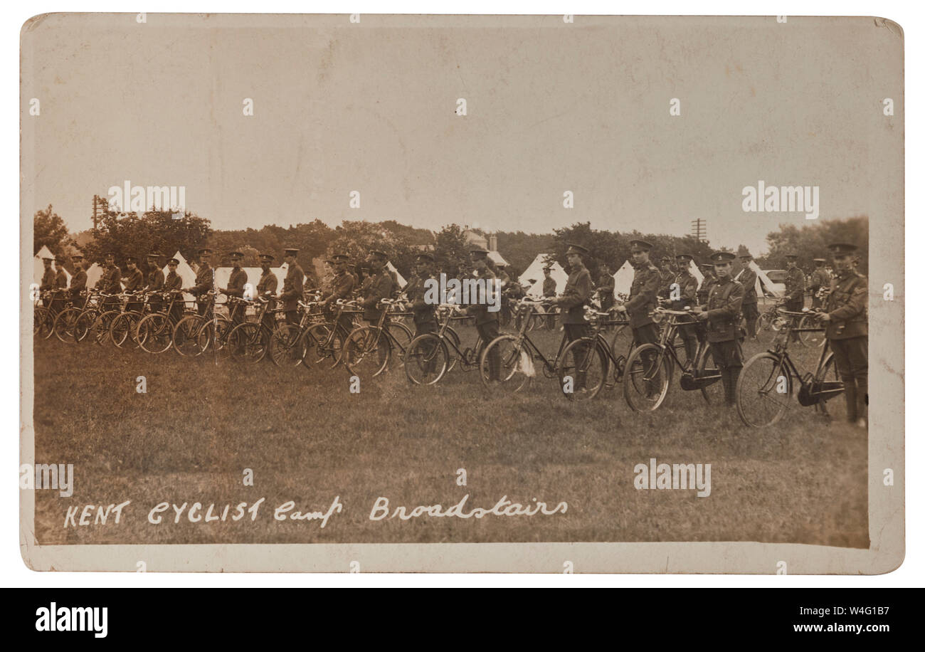 1. Kent Radfahrer in Broadstairs Camp in ca. 1914. Richard Henry Cooper ist vierter von rechts in der vorderen Reihe. Möglich die Büffelleder Regiment. Stockfoto