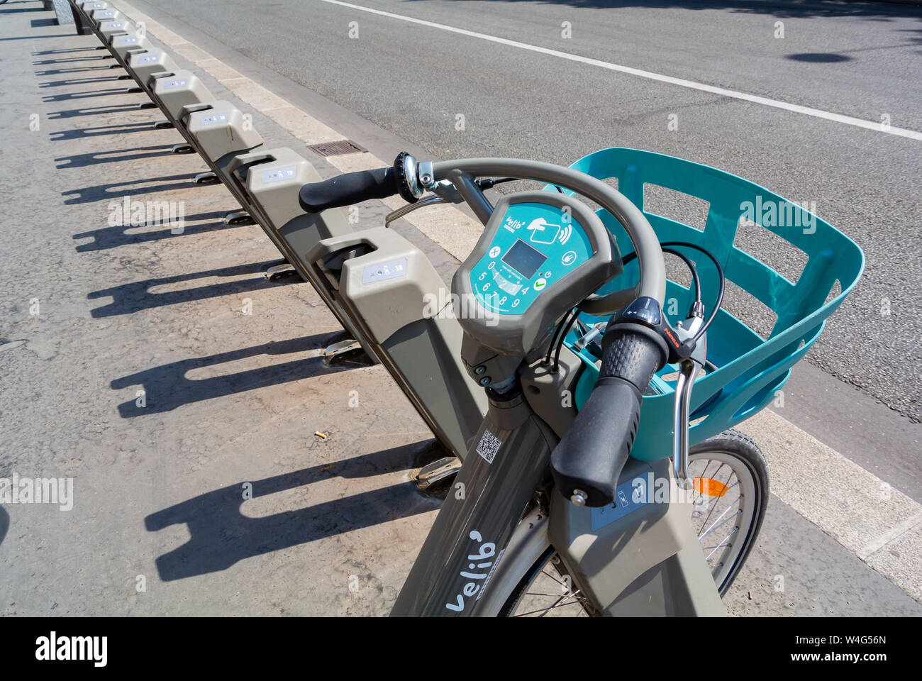 Velib an einem Parkplatz, öffentliche Fahrrad, ein Transportmittel für die Pariser, Paris, Frankreich Stockfoto