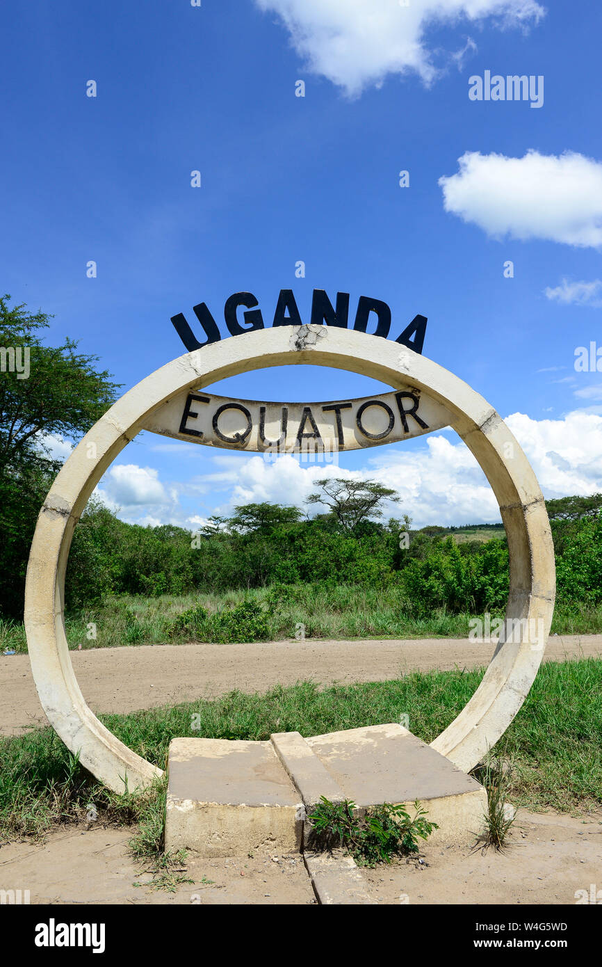 UGANDA Kasese, Zeichen für die äquatorlinie, nullter Kreis der Latitude, teilt der nördlichen und der südlichen Hemisphäre der Weltkugel Stockfoto UGANDA Kasese, Zeichen für die äquatorlinie, nullter Kreis der Latitude, teilt der nördlichen und der südlichen Hemisphäre der Weltkugel Stockfoto