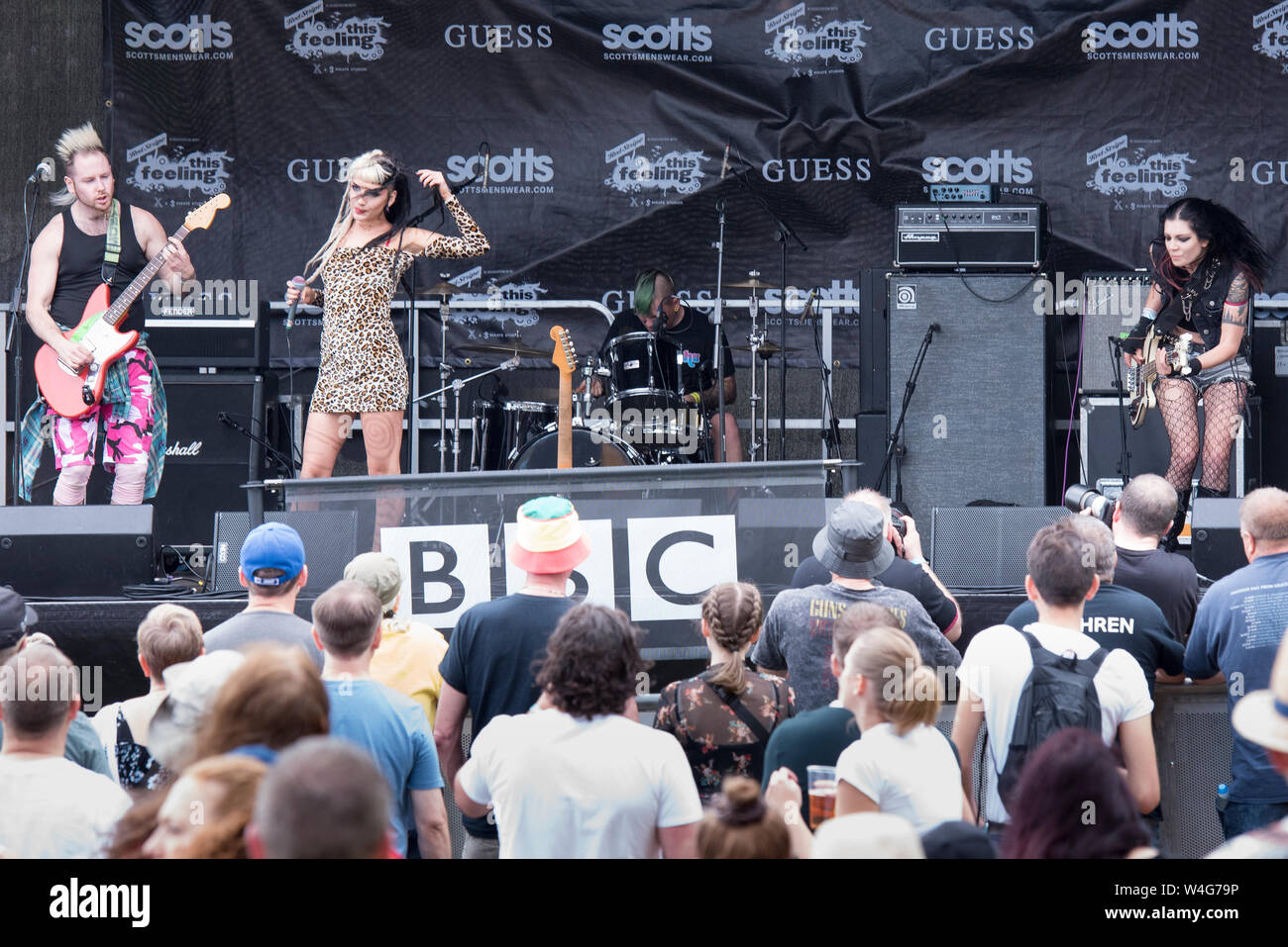 England, Sheffield, Fahrgassen Festival, 20. Juli 2019. Bei der Sheffield Größten Fahrgassen Festival. Hände weg von Gretel Stockfoto