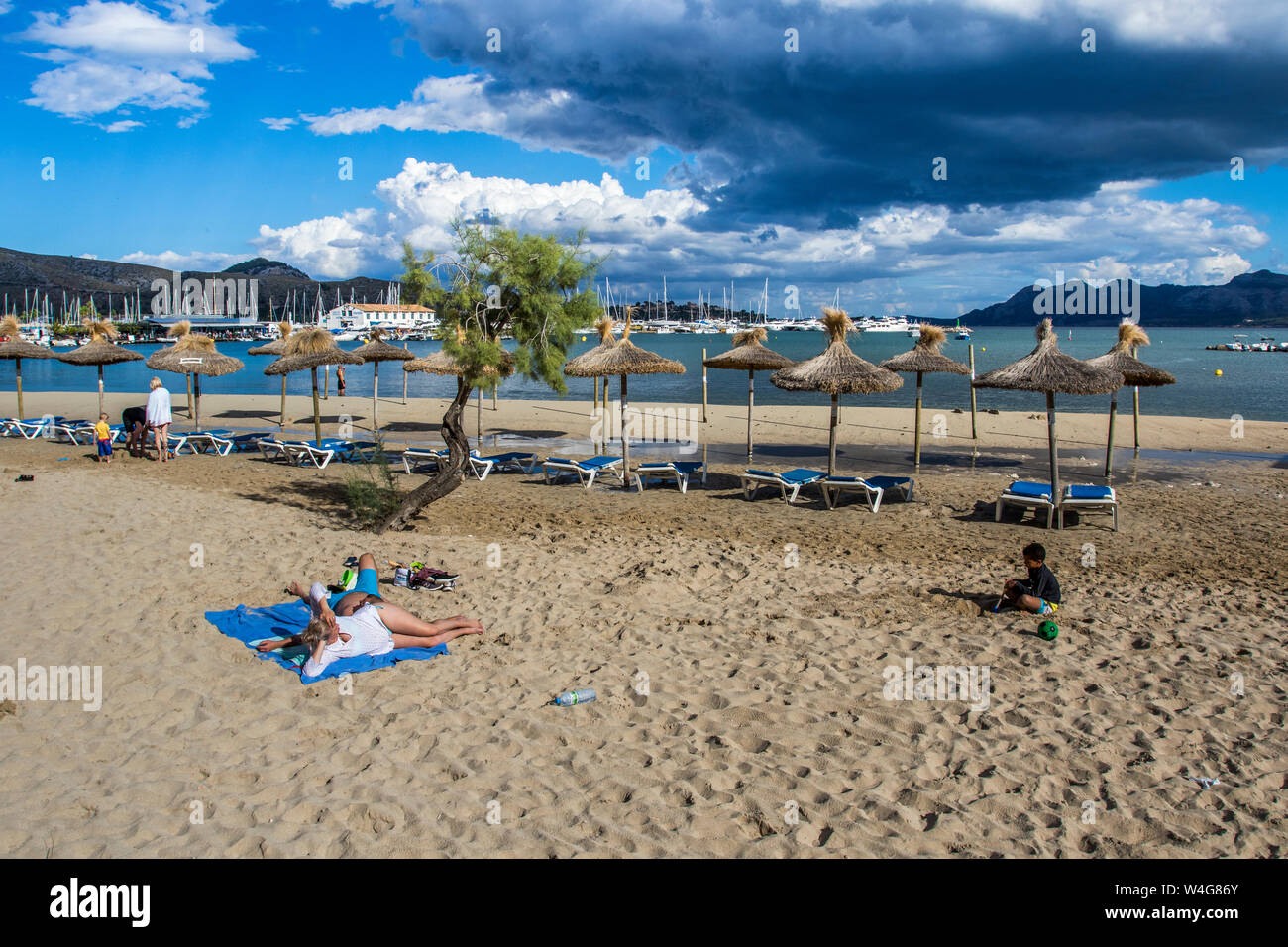 Mallorca, Strand in Port de Pollenca, Mallorca, Balearen, Spanien Stockfoto