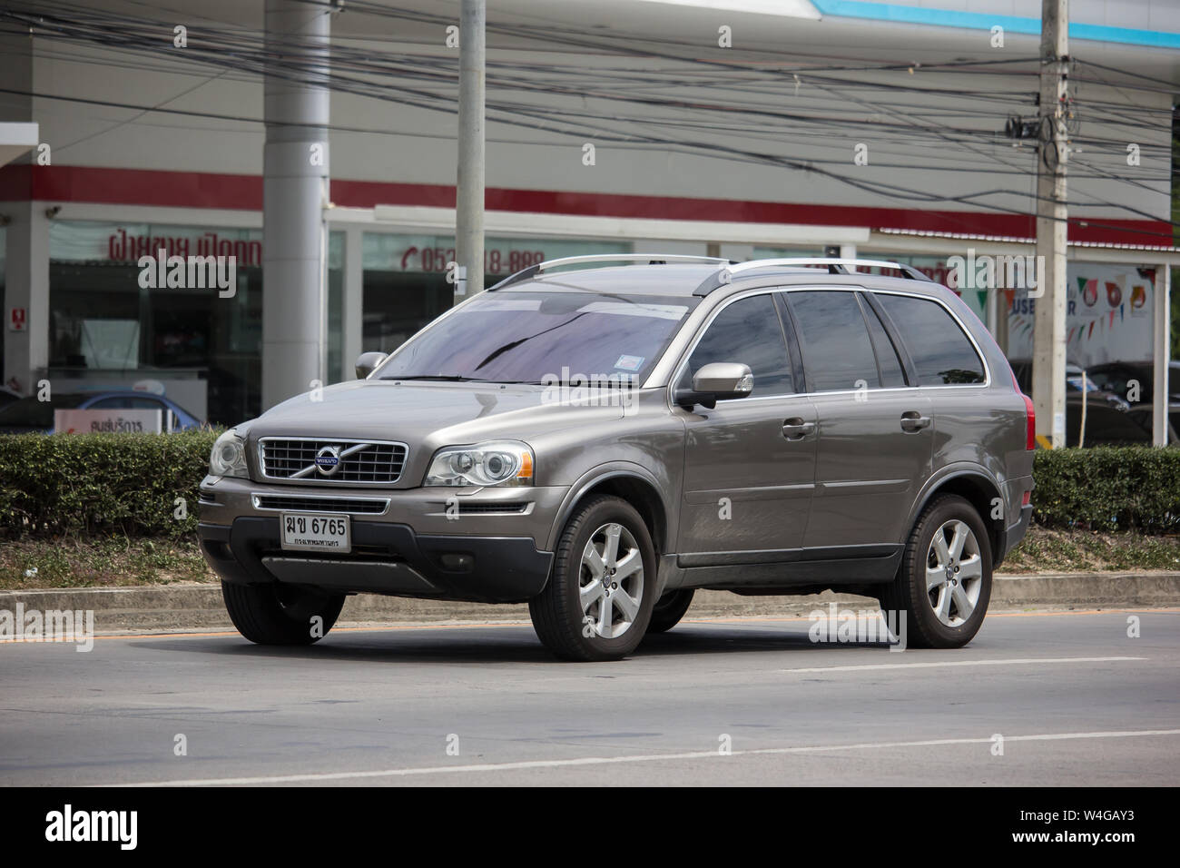 Chiangmai, Thailand - 15. Juli 2019: Mit dem eigenen Auto, Volvo XC90. Foto an der Straße Nr. 121 ca. 8 km von der Innenstadt von Chiang Mai, Thailand. Stockfoto