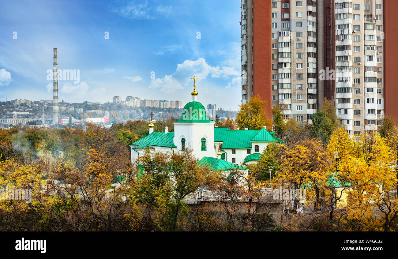 Chisinau, Moldawien, 21. Juli 2019: Herbst Panorama von Chisinau city Hochhäuser bauen. Chisinau, der Hauptstadt der Republik Moldau Stockfoto