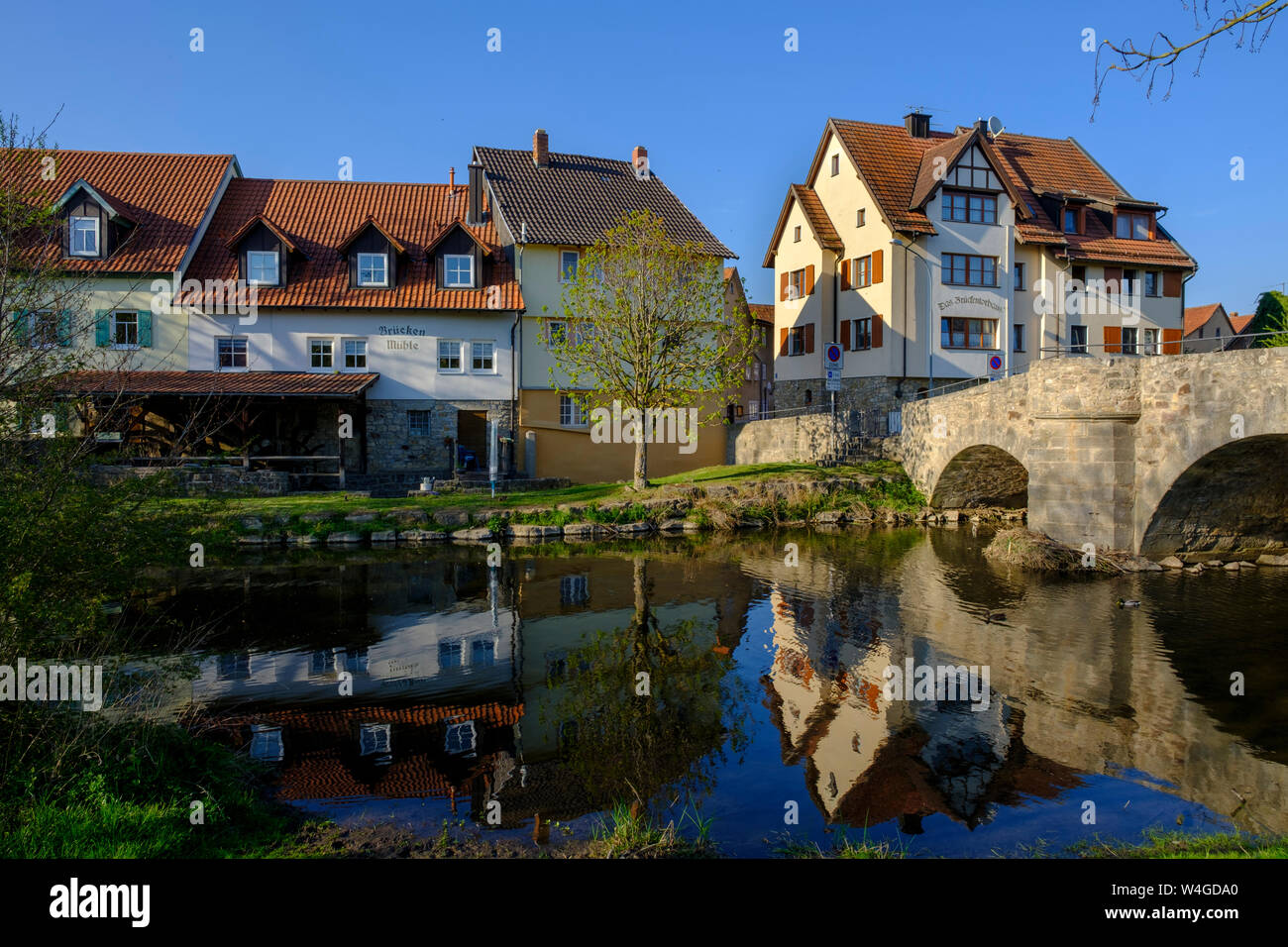 Bogenbrücke über Streu, Ostheim/Rhön, Franken, Bayern, Deutschland Stockfoto