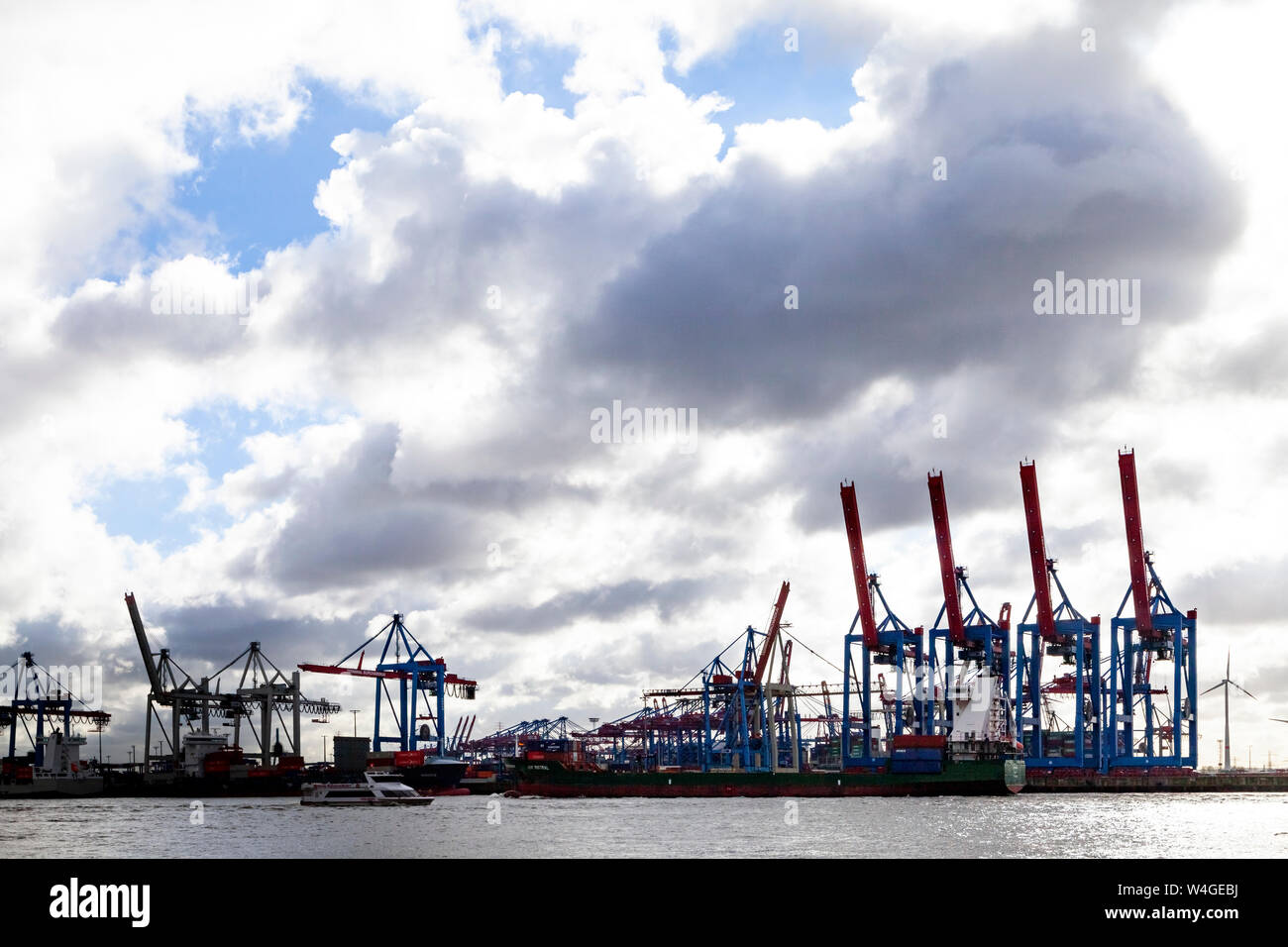 Hafenkräne im Hamburger Hafen, Hamburg, Deutschland Stockfoto
