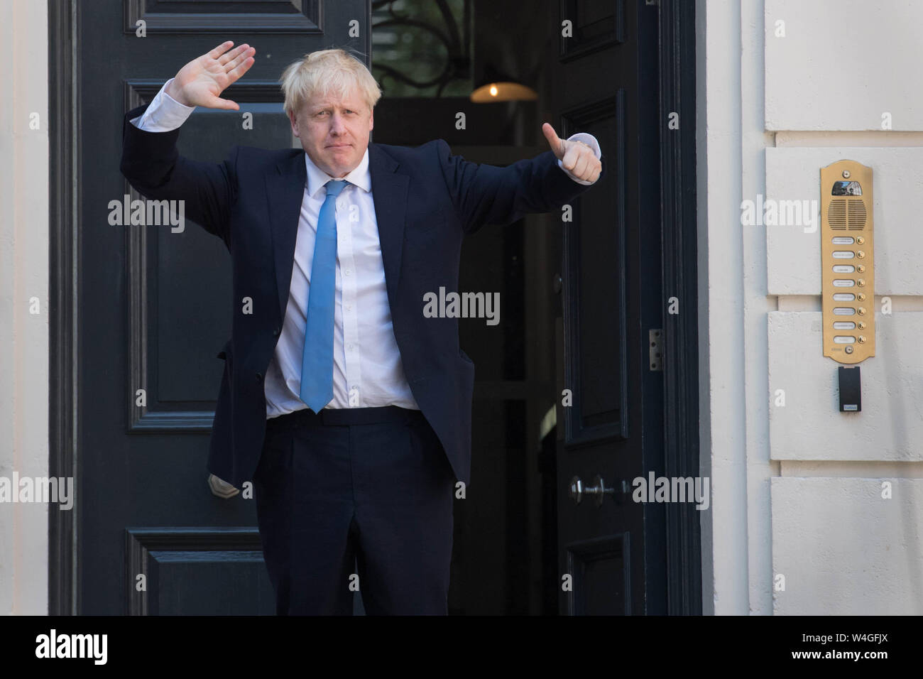 Neu Führer der Konservativen Partei Boris Johnson bei Konservativen Partei HQ in Westminster, London eintrifft gewählt, nachdem es bekannt war, dass er die Wahl gewonnen hatte, die Führung und die nächste Prime Minister geworden. Stockfoto
