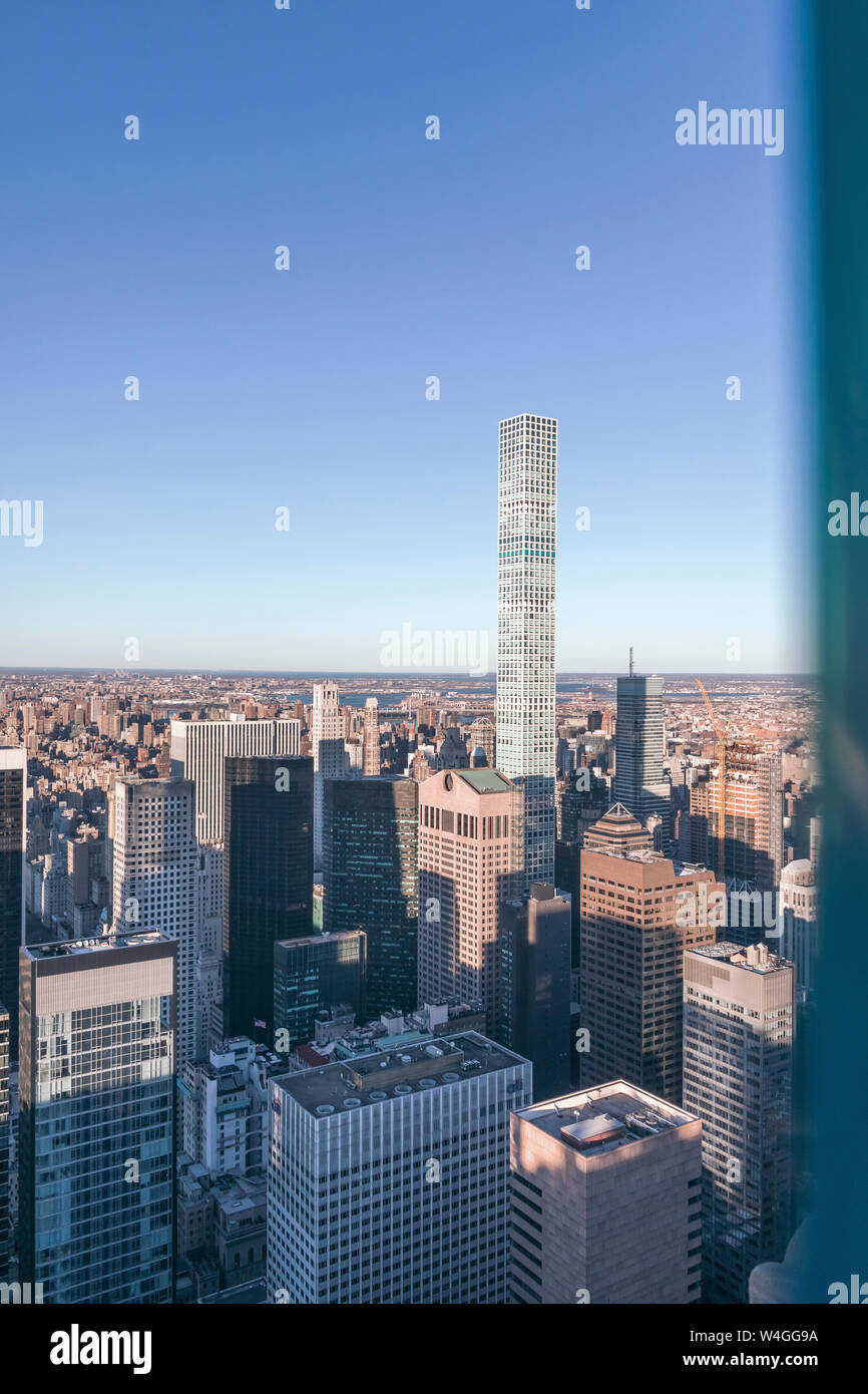 Skyline an der blauen Stunde mit 432 Park Avenue Wolkenkratzer, Manhattan, New York City, USA Stockfoto