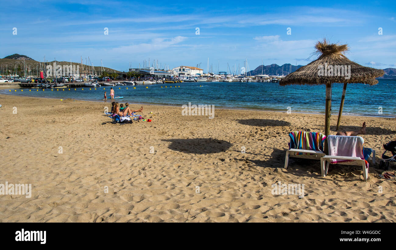 Mallorca, Strand in Port de Pollenca, Mallorca, Balearen, Spanien Stockfoto