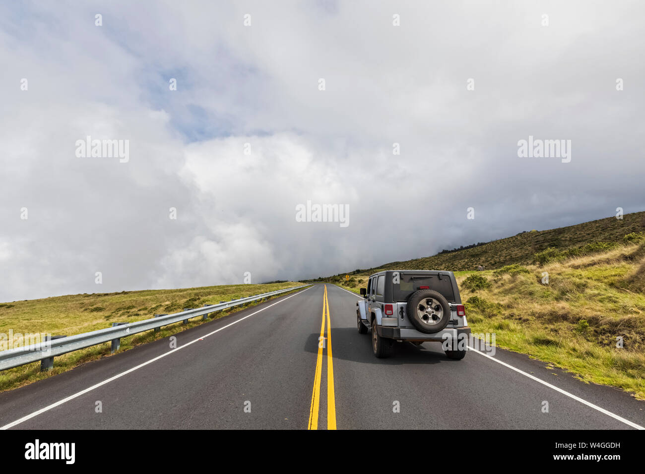 Jeep auf Haleakala Highway, Maui, Hawaii, USA Stockfoto