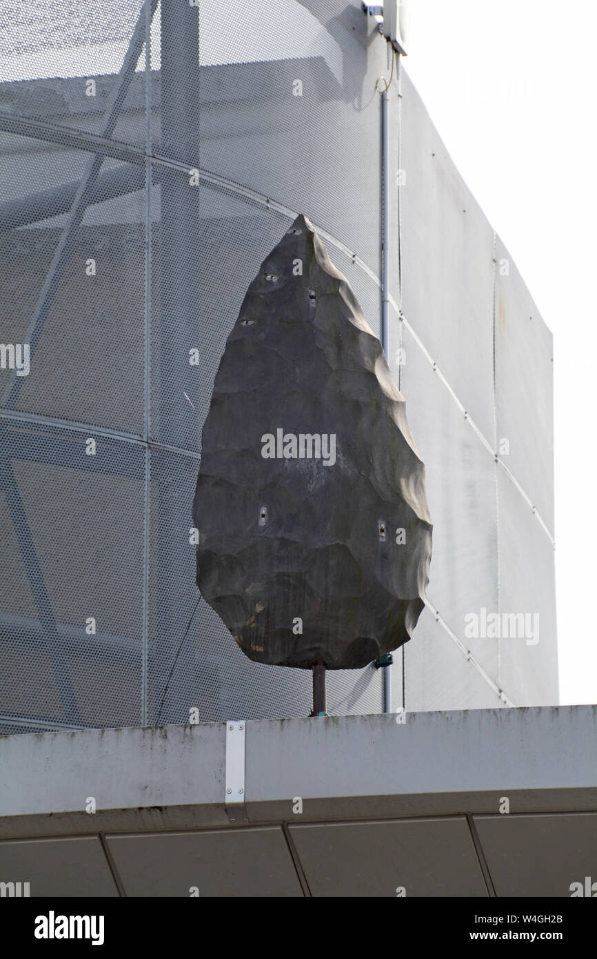 Archäologischer Garten von St. Acheul übersicht Modell von Flint biface handaxe, Amiens, Frankreich, wo arbeitete Tools dating waren wieder einige 450.000 Jahre entdeckt wurden, die sich in der weltweit anerkannten Typ, acheulian. Stockfoto