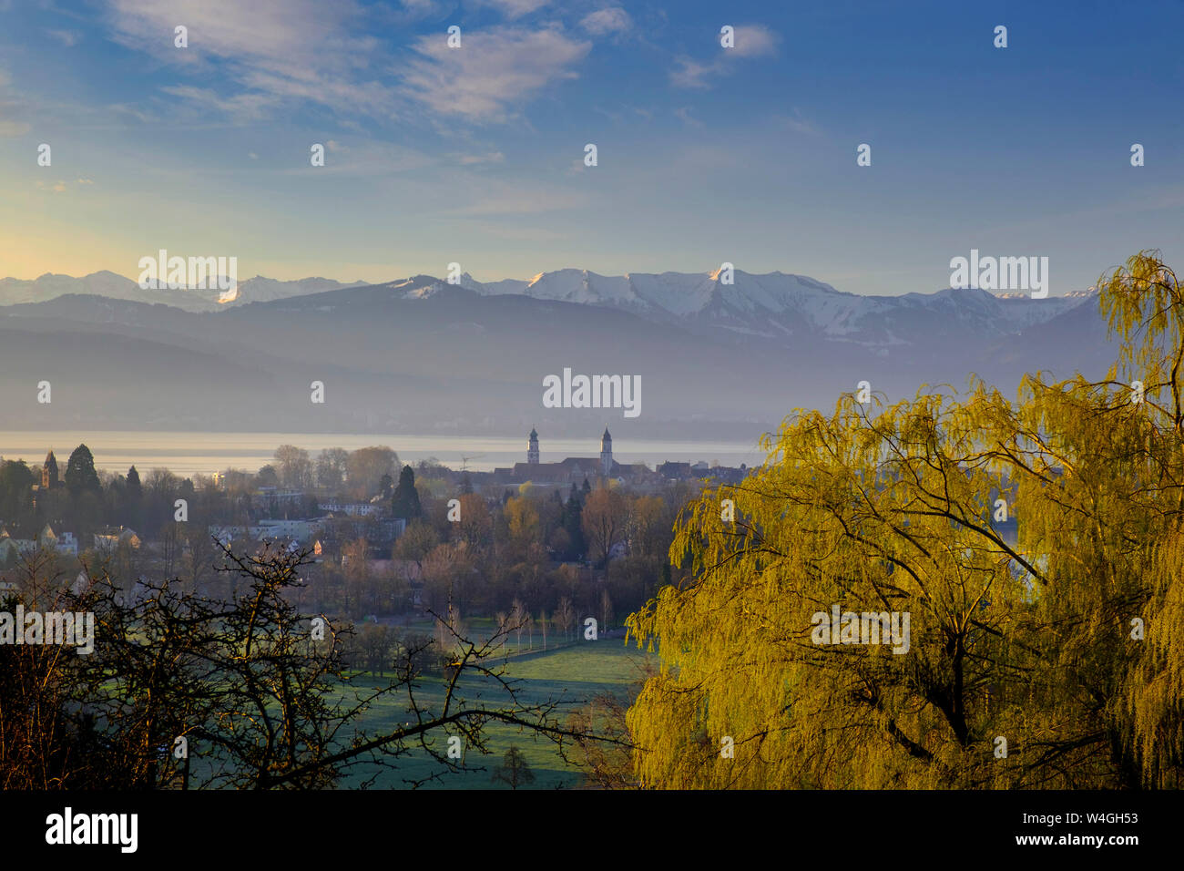 Sonnenaufgang über Lindau und den Bodensee, Bayern, Deutschland Stockfoto