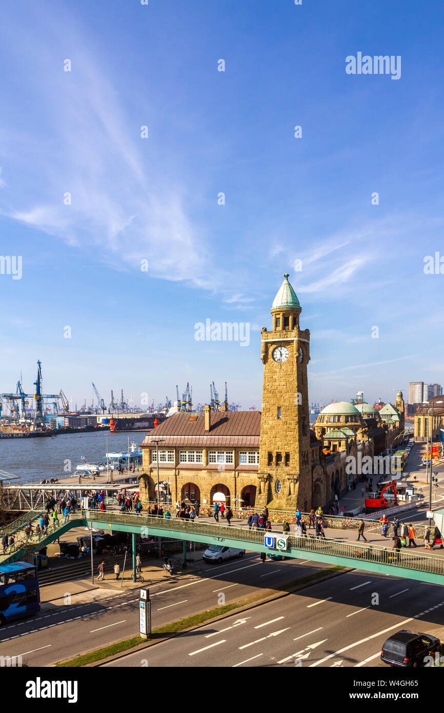 Der Hamburger Hafen, Clocktower bei Landungsbrücken, Hamburg, Deutschland Stockfoto