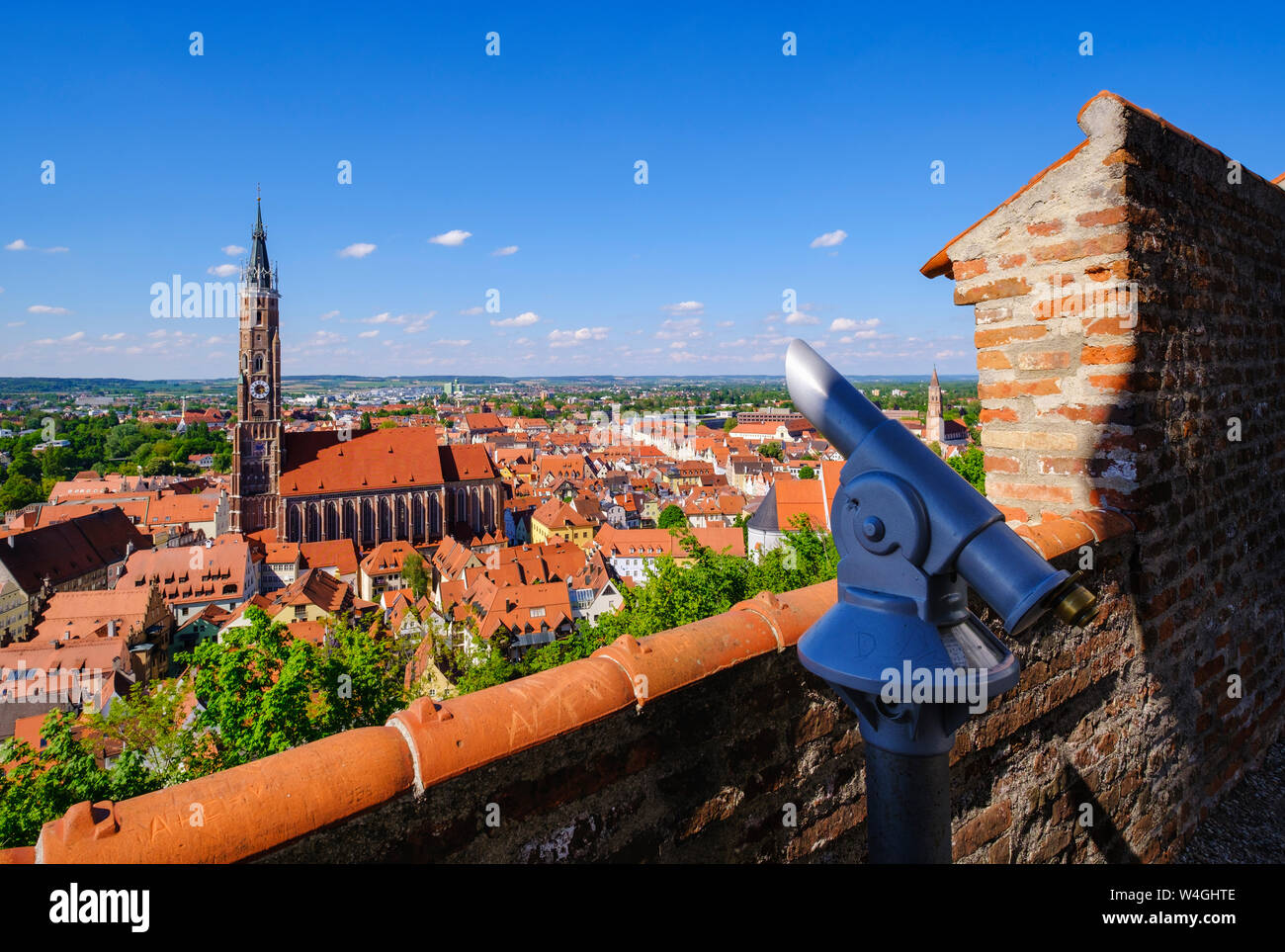 Blick von der Burg Trausnitz in die Altstadt und die Basilika St. Martin, Landshut, Bayern, Deutschland Stockfoto