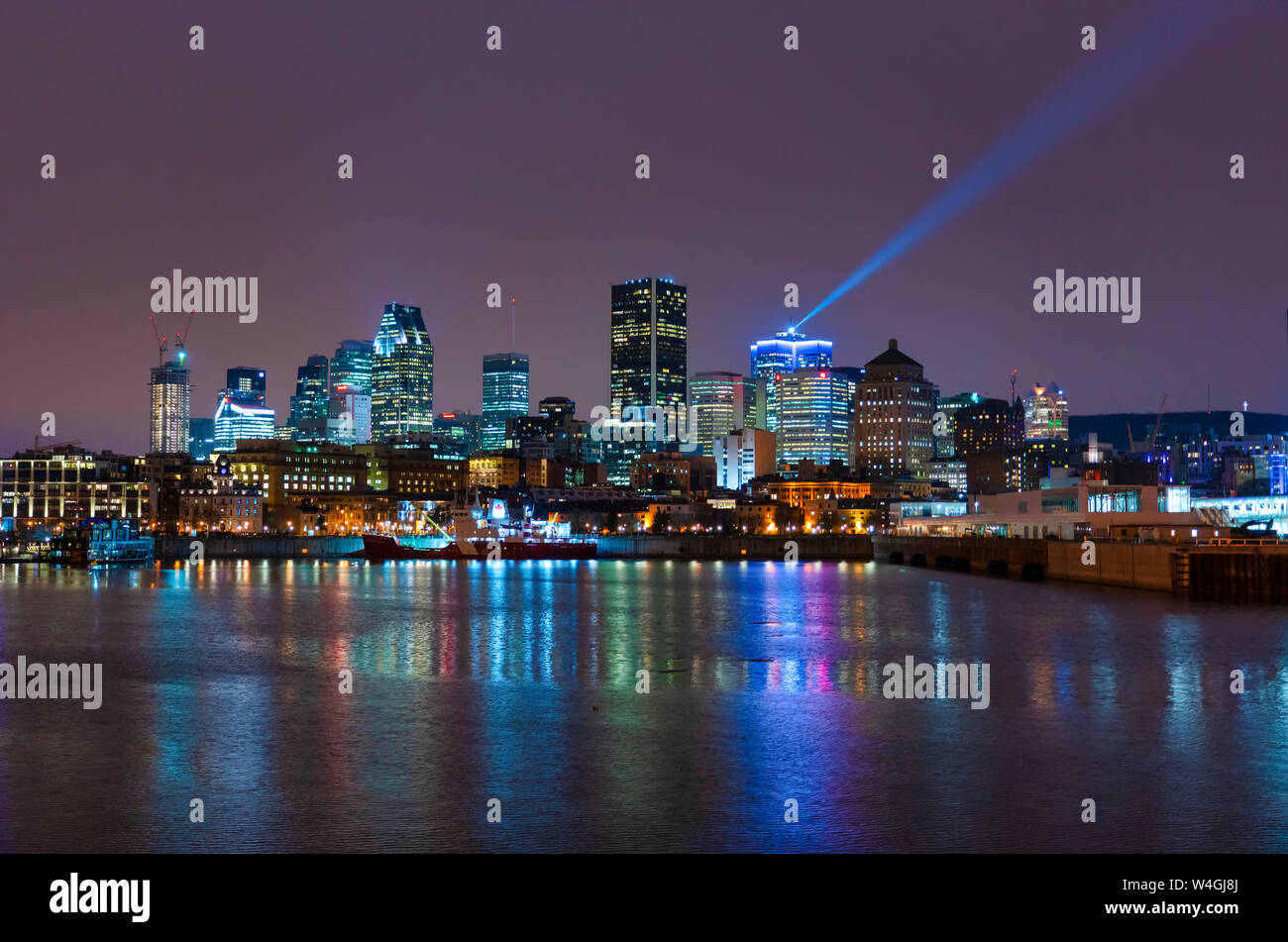 Kanada, Quebec, Montreal, Skyline bei Nacht Stockfoto