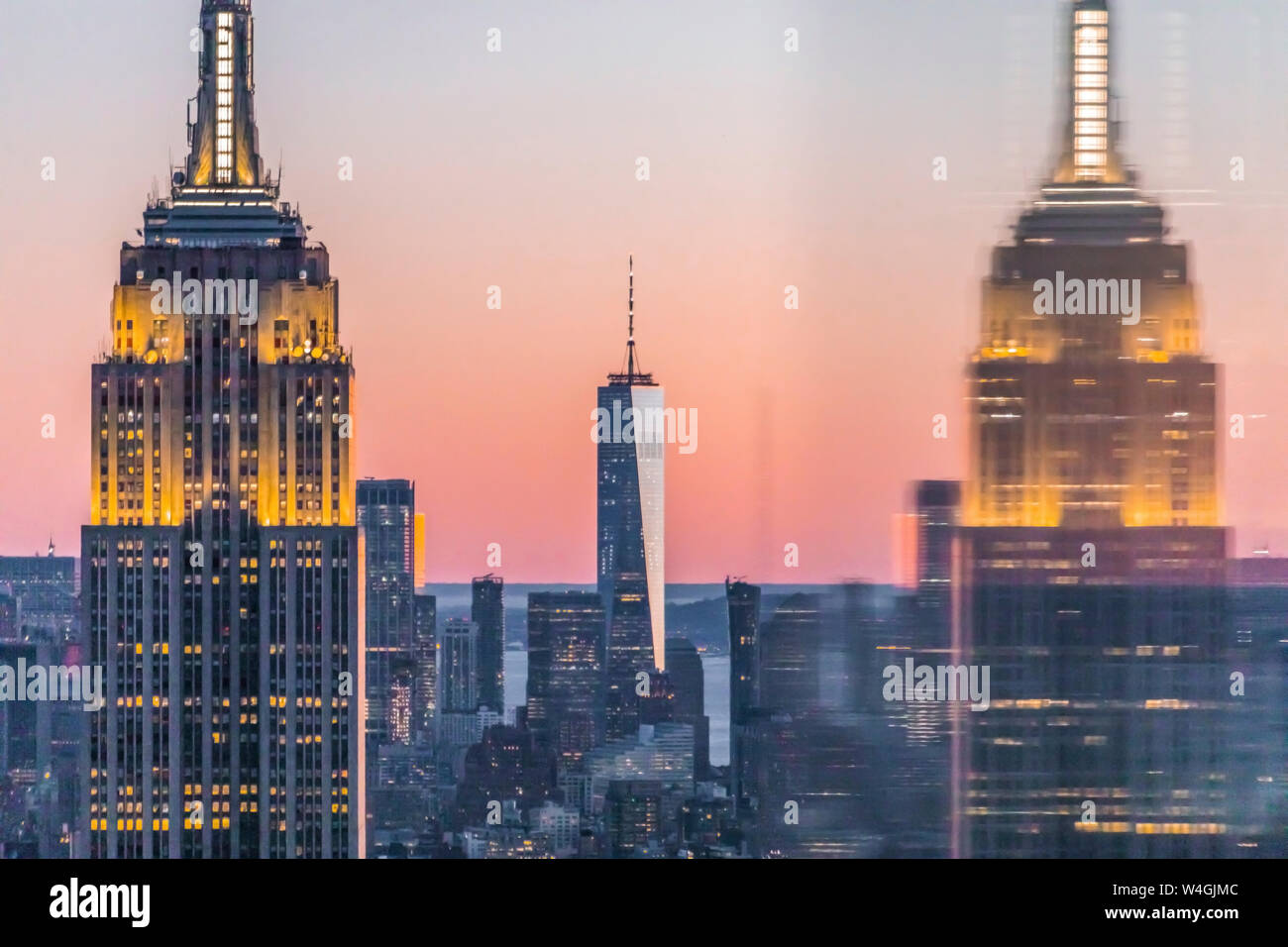 Empire state building und ein world trade center im hintergrund -Fotos