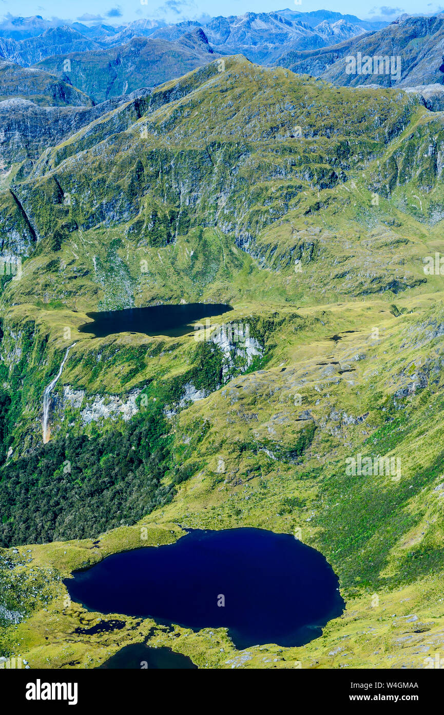 Luftaufnahme des zerklüfteten Bergen im Fjordland National Park, South Island, Neuseeland Stockfoto