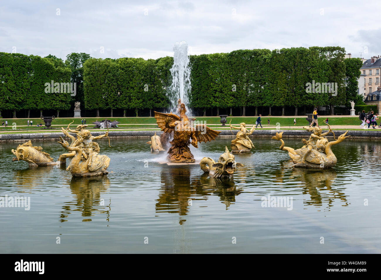 Der Drache Brunnen - Palast von Versailles Gärten, Yvelines, Region Île-de-France Frankreich Stockfoto