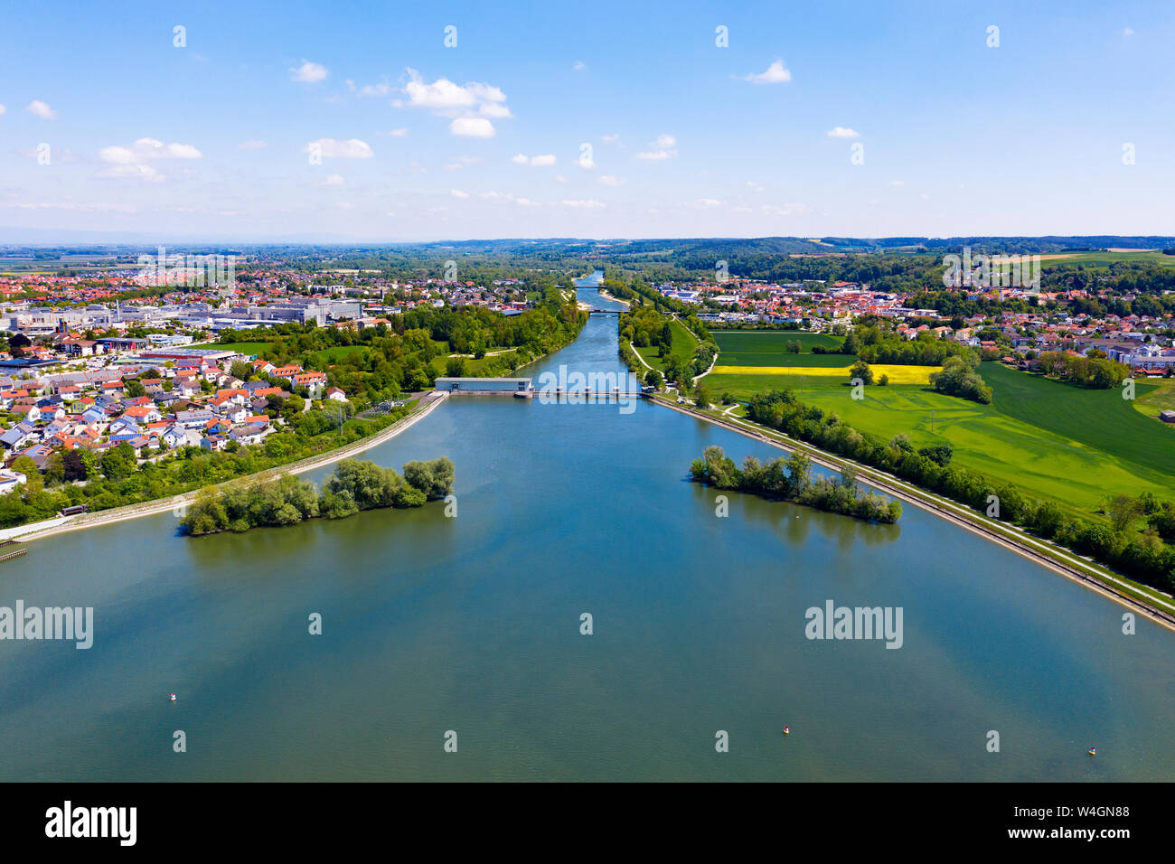 Isar reservior Dingolfing, Bayern, Deutschland, drone Schuß Stockfoto