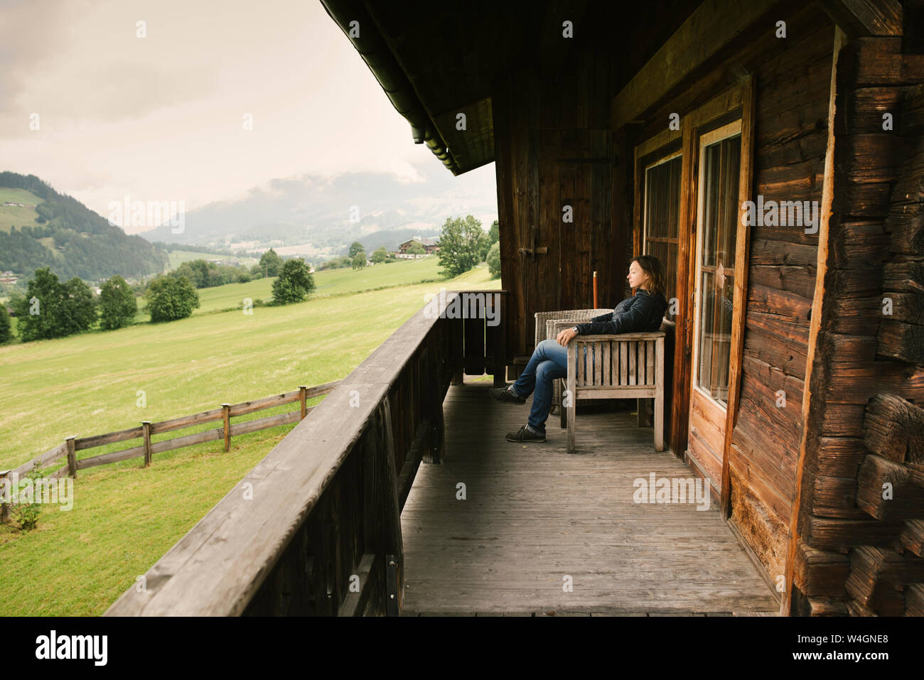 Vera Sitzt Auf Dem Balkon Interpretation www.alamy.de