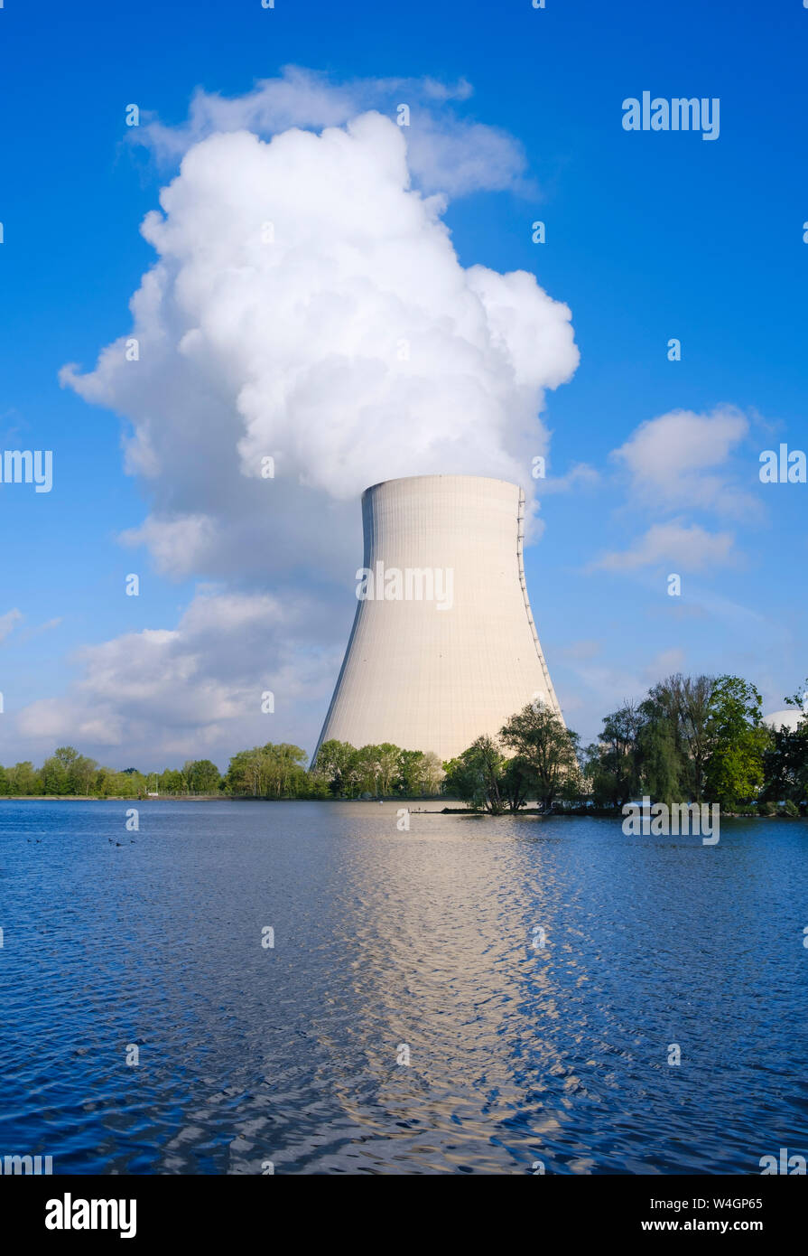 Isar Kernkraftwerk Niederaichbach Reservoir, in der Nähe von Landshut, Bayern, Deutschland Stockfoto