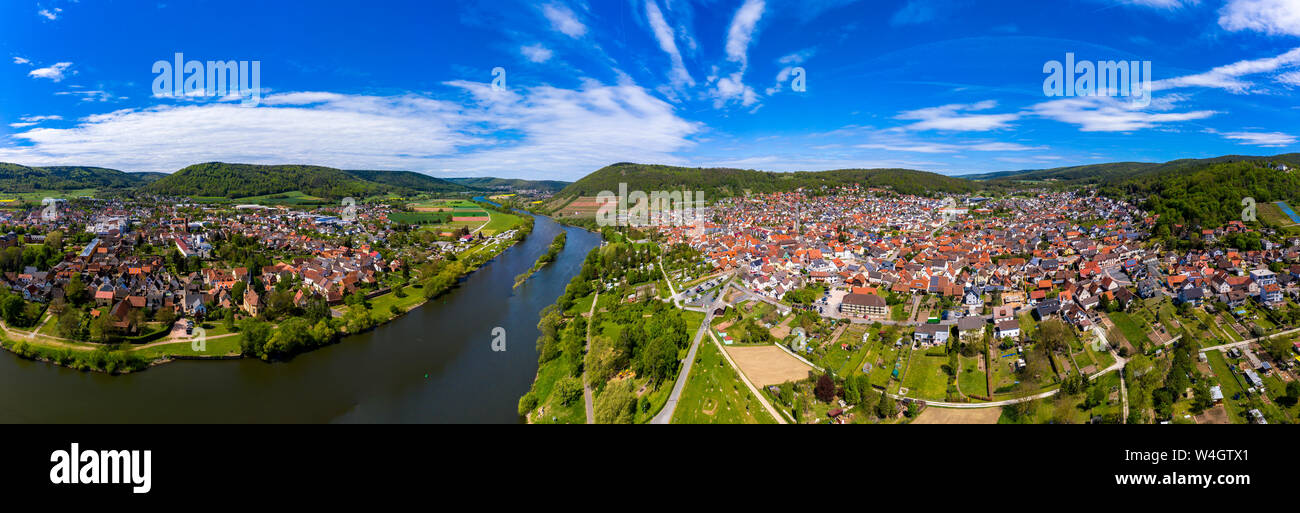 Panoramablick über Kleinheubach und Grossheubach mit Main, Bayern, Deutschland Stockfoto