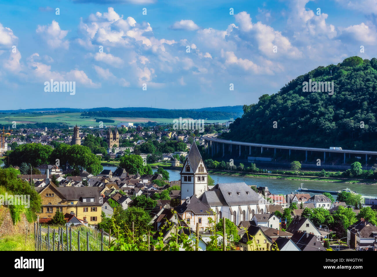 Deutschland, Rheinland-Pfalz, Blick auf Leutesdorf und Andernach am Rhein Stockfoto