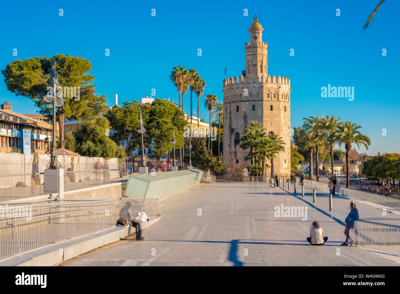 Lange Exposition der Torre del Oro, Sevilla, Spanien Stockfoto