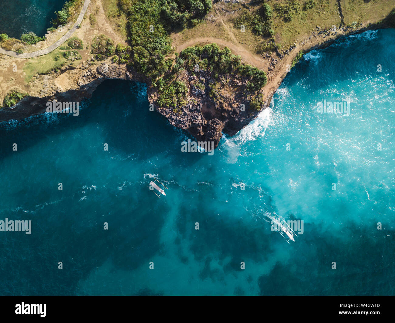 Luftaufnahme von touristischen Boote in der Nähe von Nusa Penida Küste, Schnorcheln, Bali, Indonesien Stockfoto