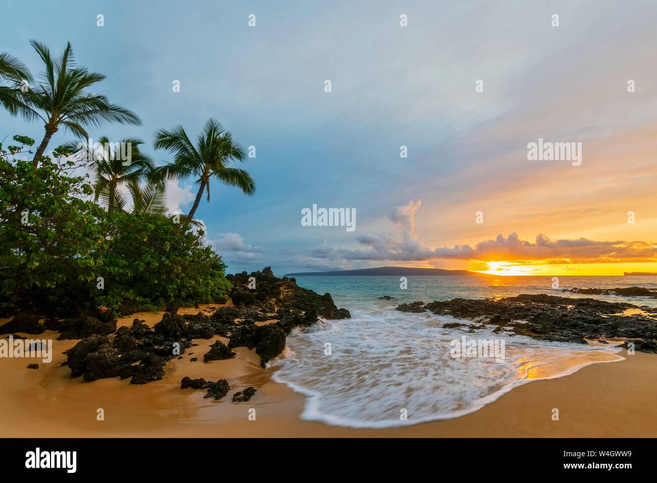 Geheime Strand bei Sonnenuntergang, Maui, Hawaii, USA Stockfoto