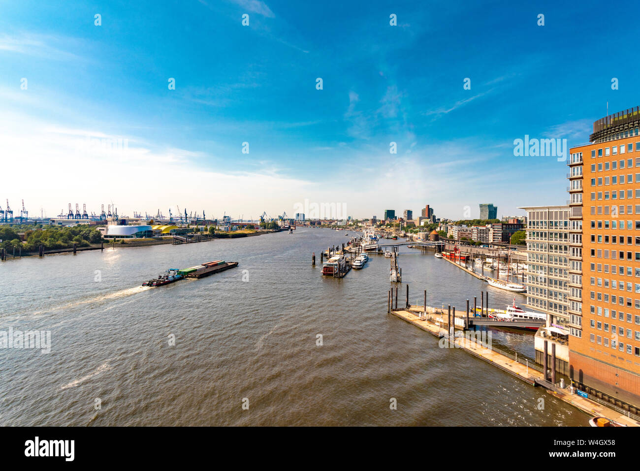 Hafen und Landungsbrücken fom oberhalb, Hamburg, Deutschland Stockfoto